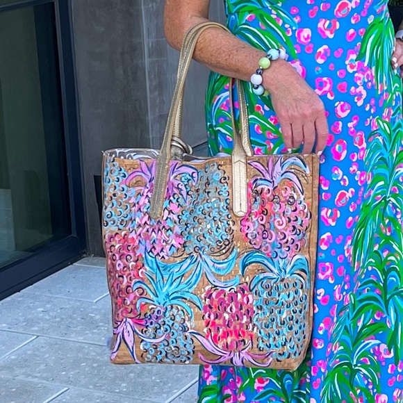 Lilly Pulitzer Handbags - Lilly Pulitzer Gold Flamenco Shopper Tote